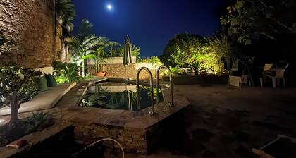 PRIVATE ESTATE GAOU BENAT, SEHR SCHÖNES HAUS MIT BLICK AUF DAS MEER, RUHIGE NATUR SONNE