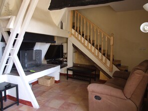 Téléviseur, foyer, lecteur de DVD