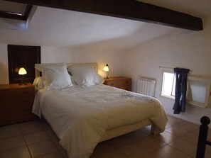 2 عدّة غرف نوم وواي فاي وملاءات أسرّة