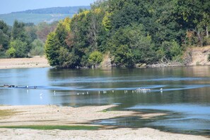 Beach nearby - Holidays in Pouilly / Loire overlooking the Loire and the vineyards classified 2 stars  (Pouilly-Sur-Loire)