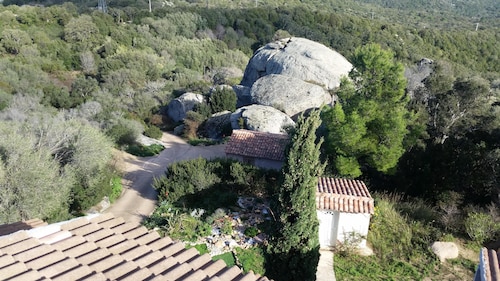 Mini villa air-conditioned studio 21 m2 for 1 couple, swimming pool, beautiful view.