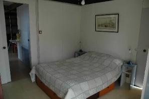 2 chambres, fer et planche à repasser