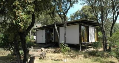 House was destroyed by arson in May 2022 and no longer exists-------