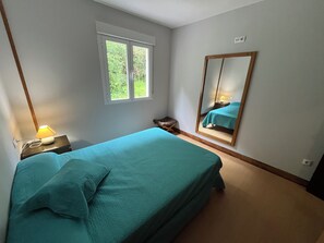 3 chambres, fer et planche à repasser, lit parapluie, Wi-Fi gratuit