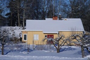 Exterior - handicapped accessible, family friendly, children welcome, pets are allowed (Gamleby)