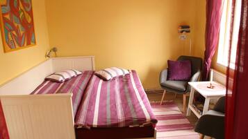 2 bedrooms, iron/ironing board, travel crib, free WiFi