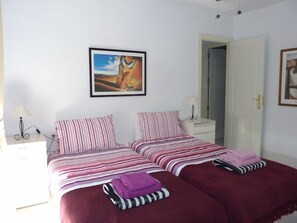 4 bedrooms, iron/ironing board, free WiFi, bed sheets