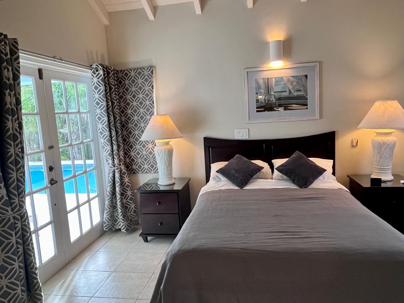 3 bedrooms, in-room safe, iron/ironing board, WiFi