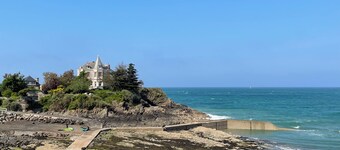 Sjarmerende hus med hage nær sjøen 4/6 personer.