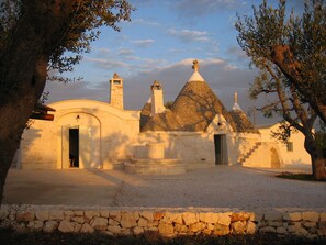 Exterior - Villa of 4 conical roofs (trullo), fully renovated in big property. Sea view (Ostuni)