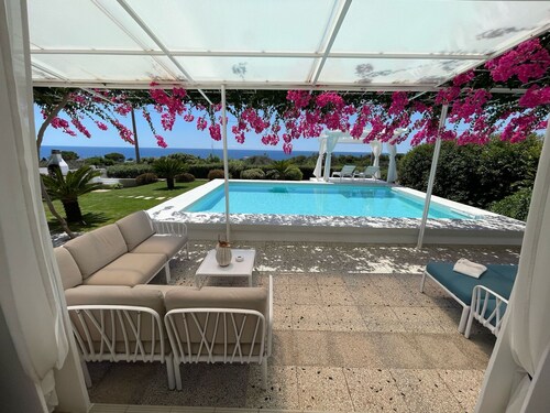 Sea Front Villa with Private Pool - Free WiFi