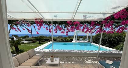 Sea Front Villa with Private Pool - Free WiFi