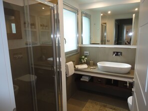 Shower, hair dryer, bidet, towels - Sea Front Villa with Private Pool - Free WiFi (Santa Maria di Leuca)