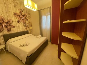 4 habitaciones, tabla de planchar con plancha y wifi gratis 