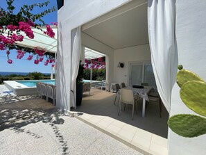 Outdoor dining - Sea Front Villa with Private Pool - Free WiFi (Santa Maria di Leuca)