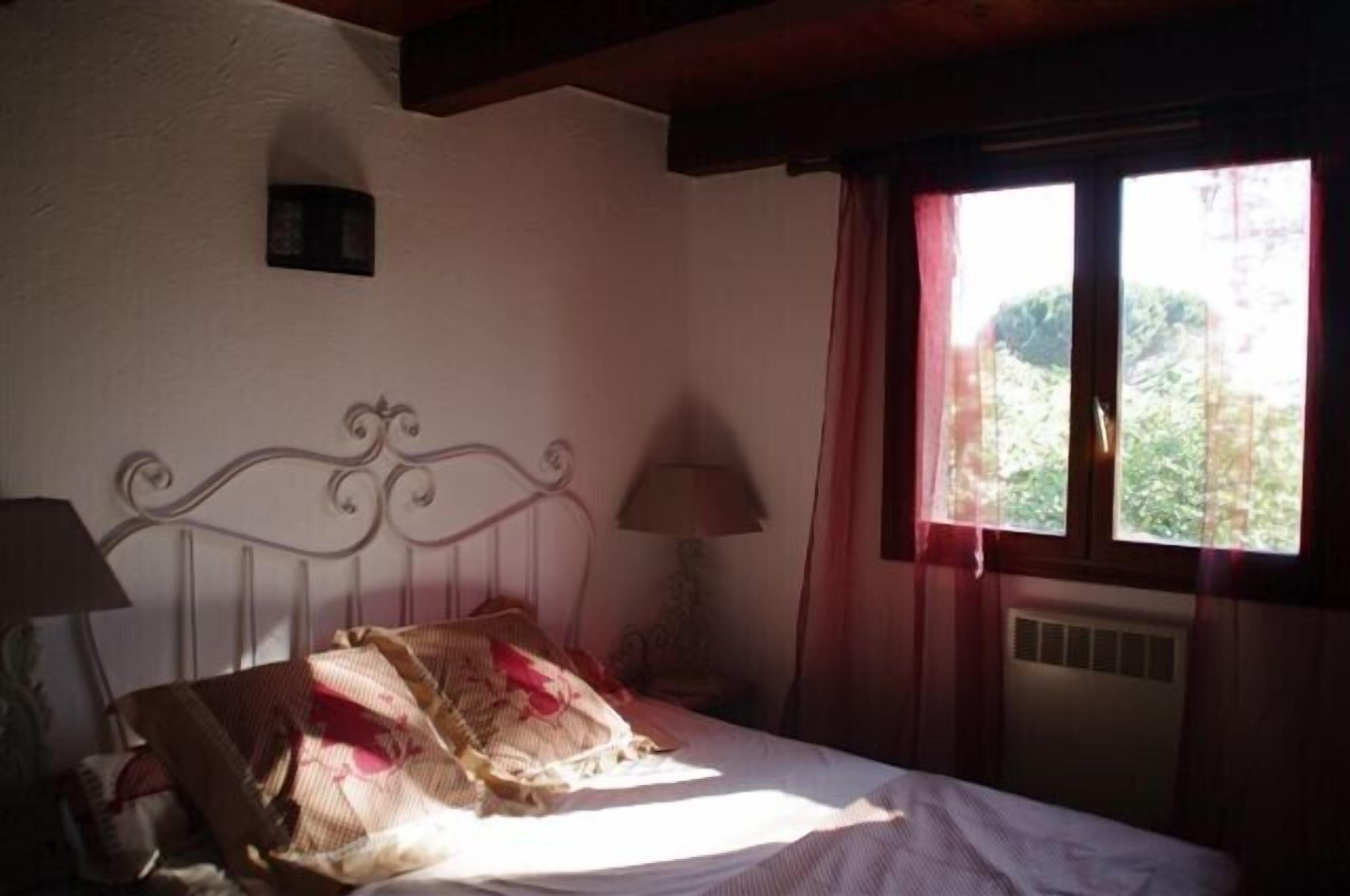  T RARE HOUSE IN PEACEFUL NATURE 4 to 6 people near C-VILLE PORTO-VECCHIO