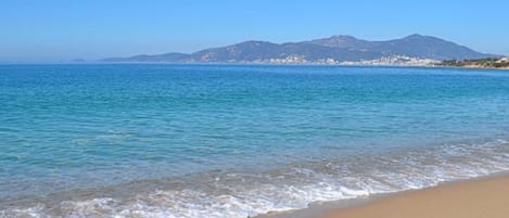 Beach nearby, sun loungers