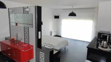 2 chambres, fer et planche Ă repasser, draps fournis