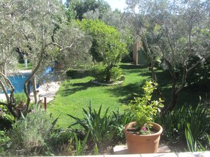Property grounds - Detached villa with good amenities, private pool, close to Aix en Provence (Coudoux)