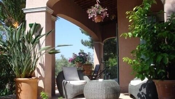 A patio area with a stone bench, two chairs, and potted plants. - Detached villa with good amenities, private pool, close to Aix en Provence (Coudoux)
