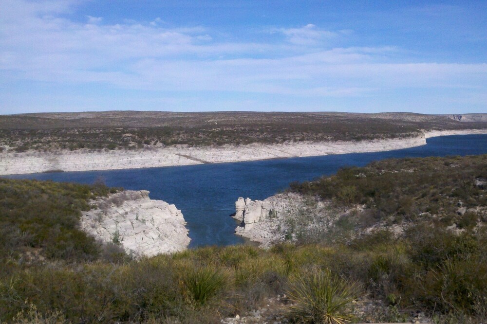 WATERFRONT!! Enjoy A Private Waterfront House On Lake Amistad/Devils River