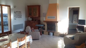 Fernseher, Kamin, DVD-Player, Tischtennisplatte