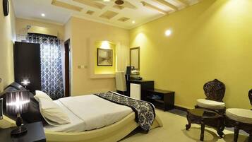 Deluxe Double Room, 1 Double Bed, Accessible, City View | Individually decorated, individually furnished, desk, blackout curtains