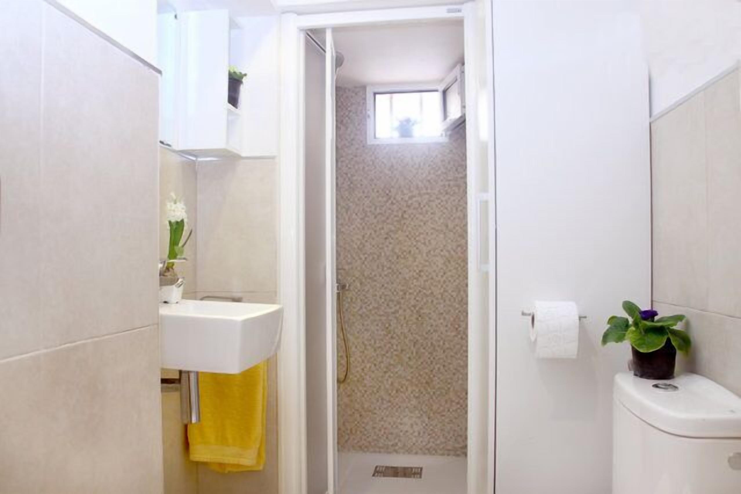 Dusche, Haartrockner, Bidet, Handtücher