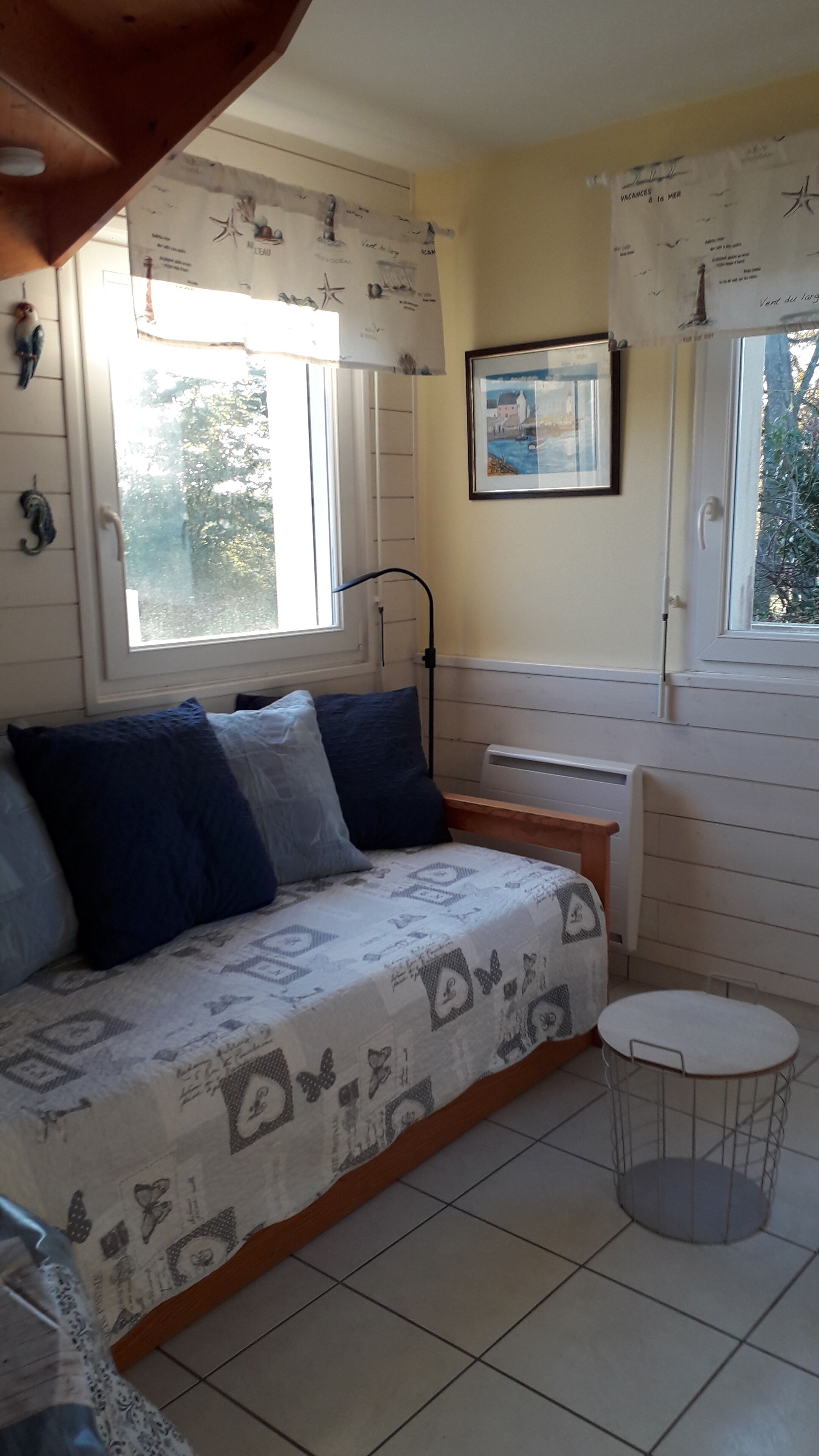 Located 900 meters from the beach, between ocean and gulf. quiet environment