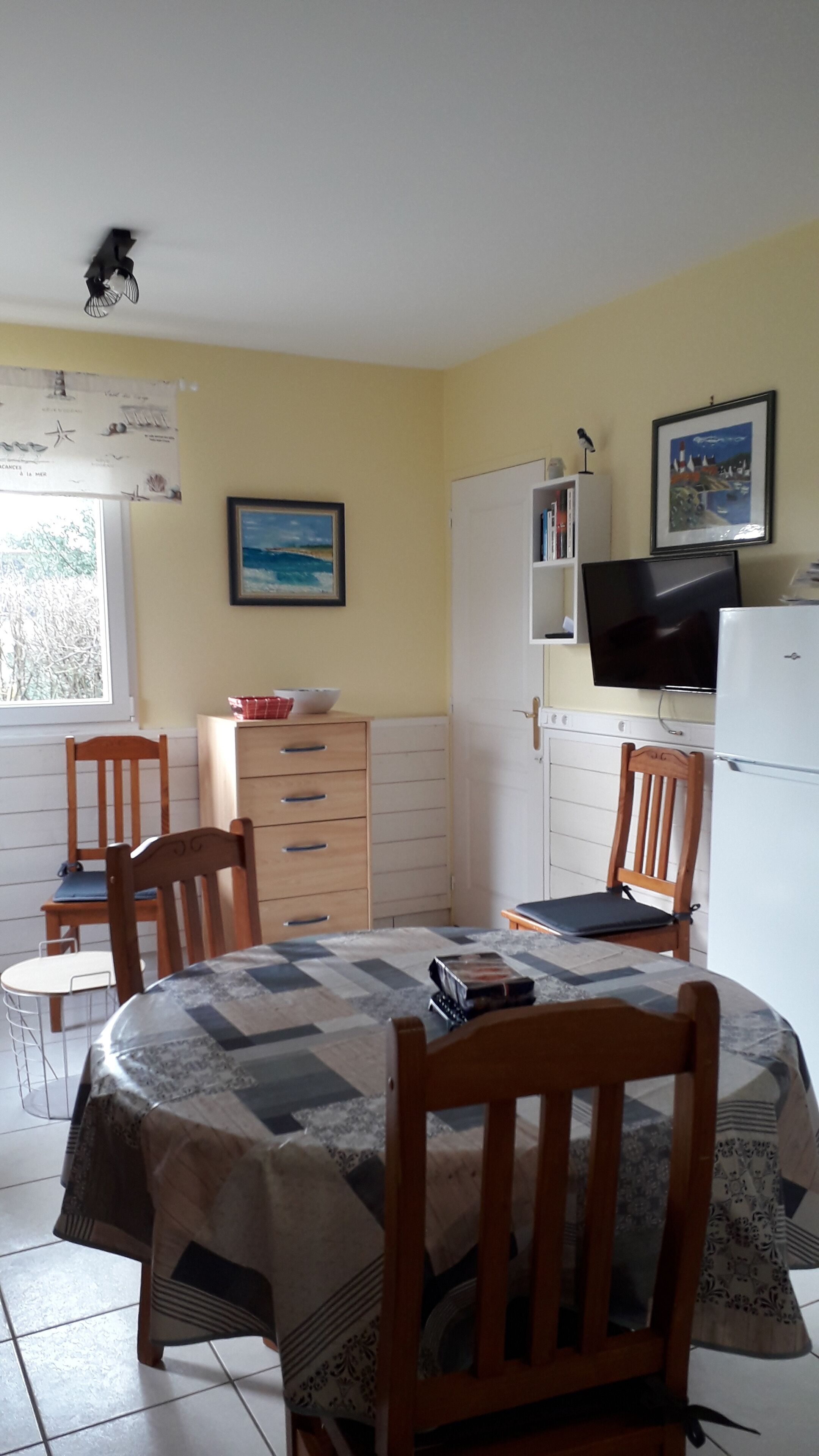 Located 900 meters from the beach, between ocean and gulf. quiet environment