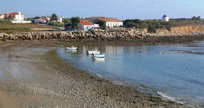 Studio confortable Ă 100 mĂštres de la plage.