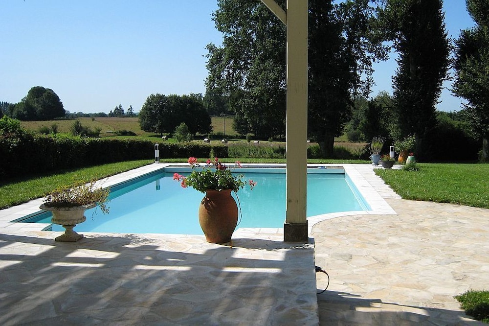 Old house with BIO heated pool 2 to 6 pers.