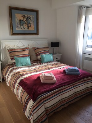 2 chambres, fer et planche à repasser, Wi-Fi, draps fournis