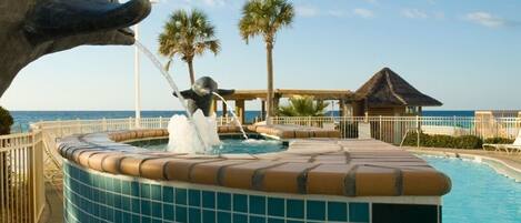 Alberca techada y alberca climatizada