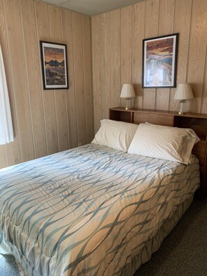 3 makuuhuonetta, silitysrauta/-lauta, Wi-Fi, vuodevaatteet