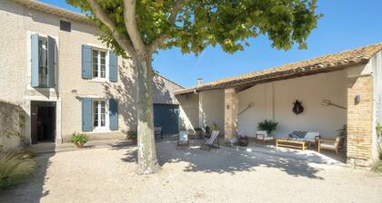 MAS OF VILLAGE IN JONQUERETTES NEAR AVIGNON