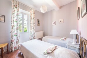 2 chambres, fer et planche à repasser, accès au Wi-Fi (inclus)