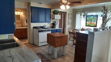 KylskÄp, mikrovÄgsugn, ugn och spishÀll