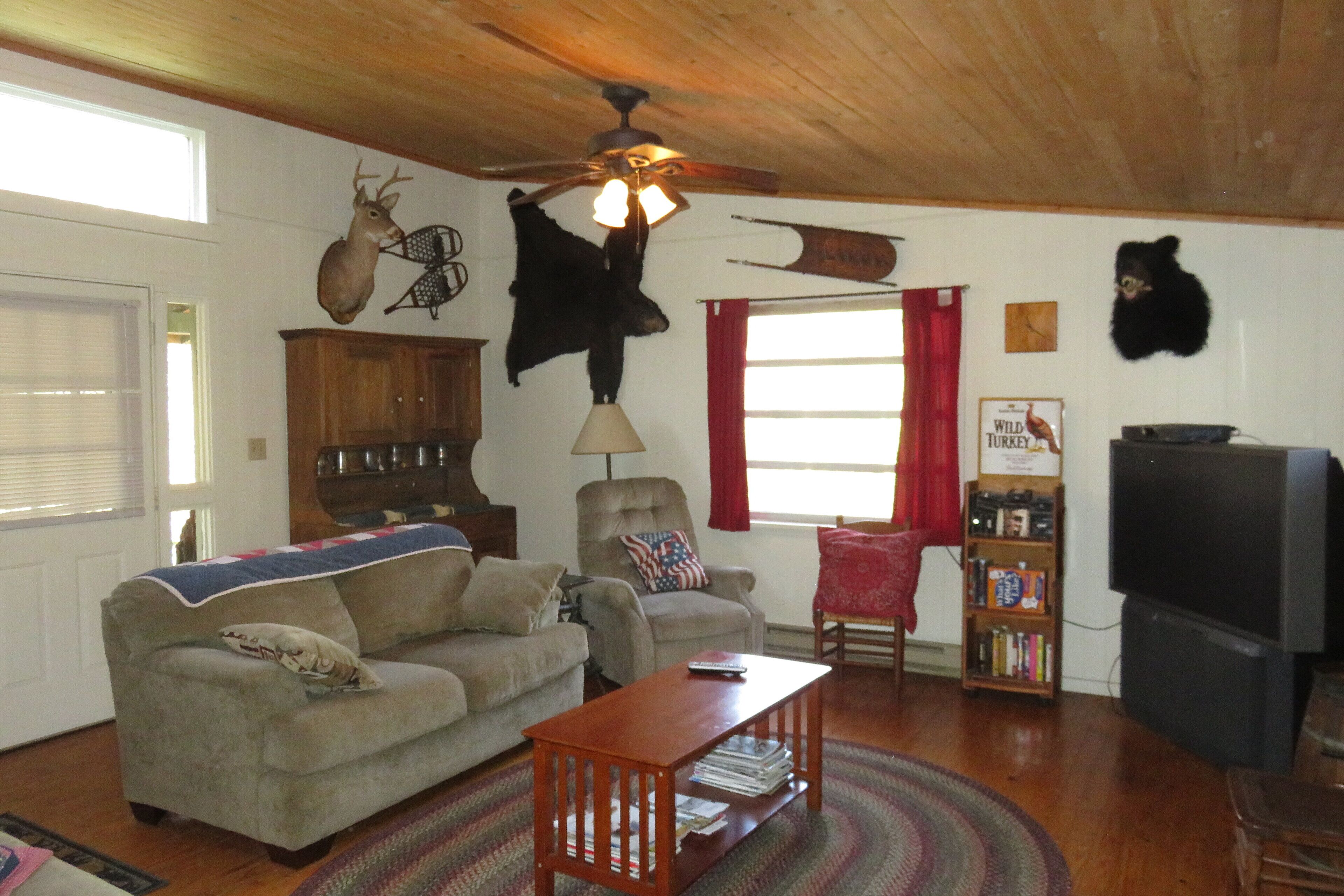 Glenn Acres Black Bear Lodge- Creekside, Rustic, Cozy, Quiet, Secluded, Mountain