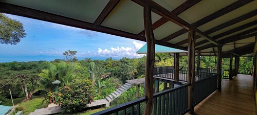 Casa Amarilla -Jungle Home with Ocean Views - as seen in 'Easy Living' magazine!