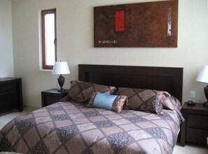 3 slaapkamers, een kluis op de kamer, een strijkplank/strijkijzer
