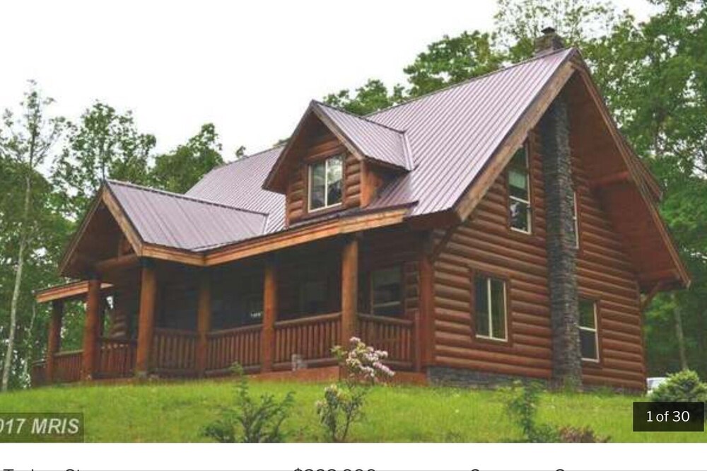 Cozy and Private Log Cabin!