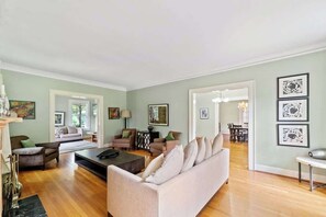 TV, fireplace, offices - Historic Emory home, sleeps 10 (Atlanta)