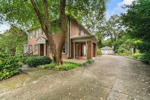 Exterior - Historic Emory home, sleeps 10 (Atlanta)