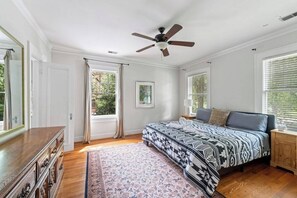 5 chambres, fer et planche à repasser, Wi-Fi, draps fournis