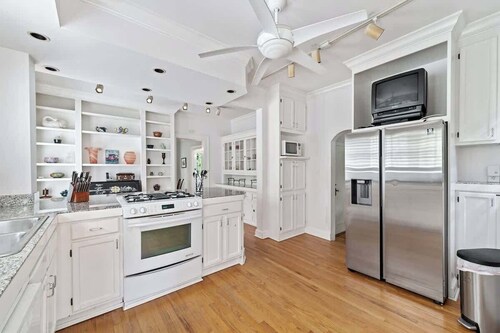 Historic Emory home, sleeps 10