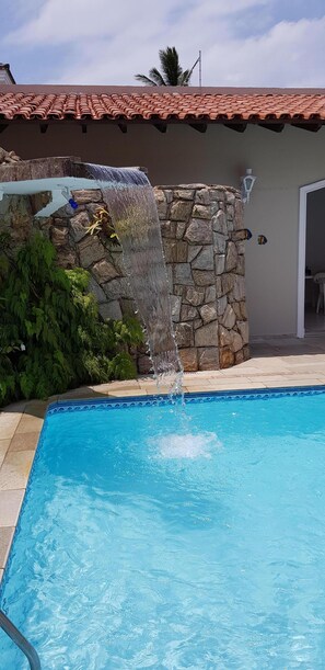 Piscina interna, guarda-sóis