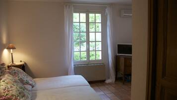 5 chambres, fer et planche Ă repasser, draps fournis