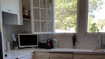 雪櫃、微波爐、焗爐、爐具