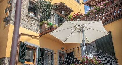 La Terrazza sulla Valle, with private terrace overlooking the valley!